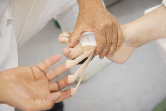 足裏バランステーピング法 横浜の整体スクール 笠原 巖 あしけんスクール 足健検定大学